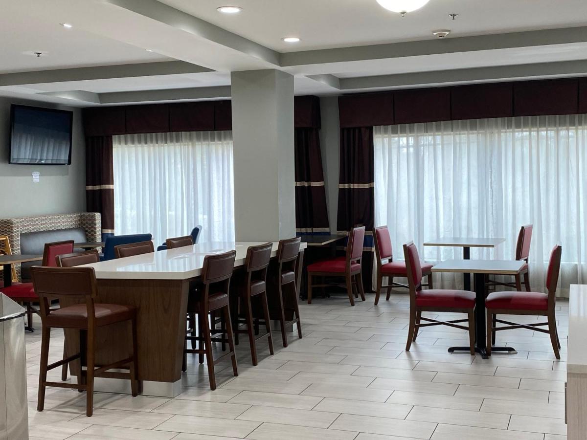 Holiday Inn Express Hotel & Suites Hope Mills-Fayetteville Airport, An Ihg Hotel Ngoại thất bức ảnh