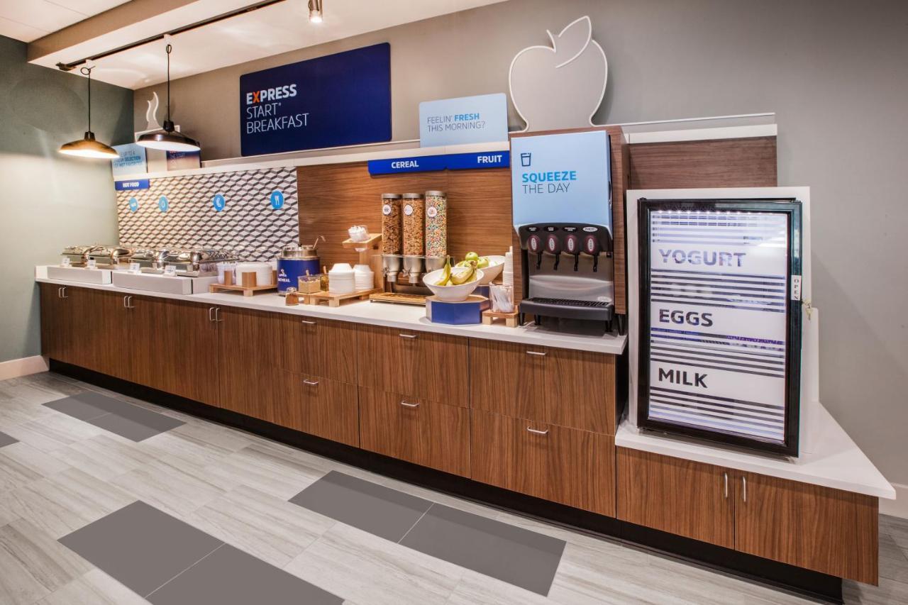 Holiday Inn Express Hotel & Suites Hope Mills-Fayetteville Airport By Ihg Ngoại thất bức ảnh