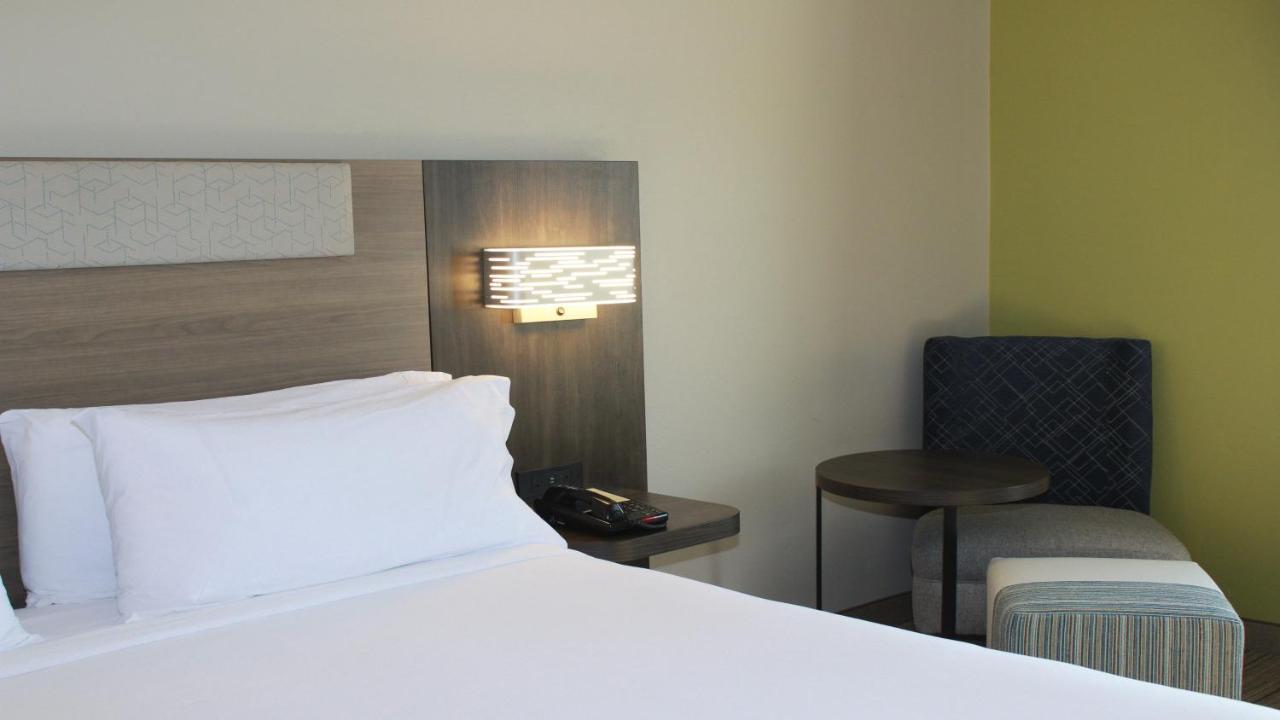 Holiday Inn Express Hotel & Suites Hope Mills-Fayetteville Airport By Ihg Ngoại thất bức ảnh
