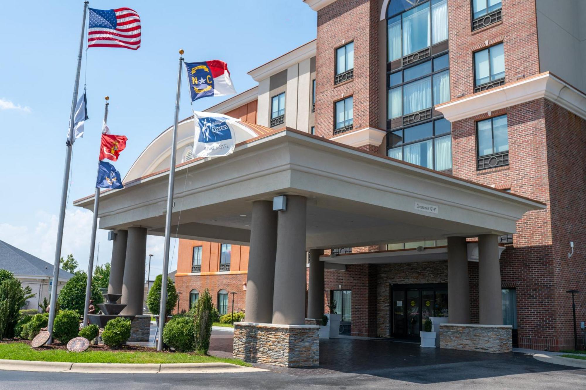 Holiday Inn Express Hotel & Suites Hope Mills-Fayetteville Airport, An Ihg Hotel Ngoại thất bức ảnh