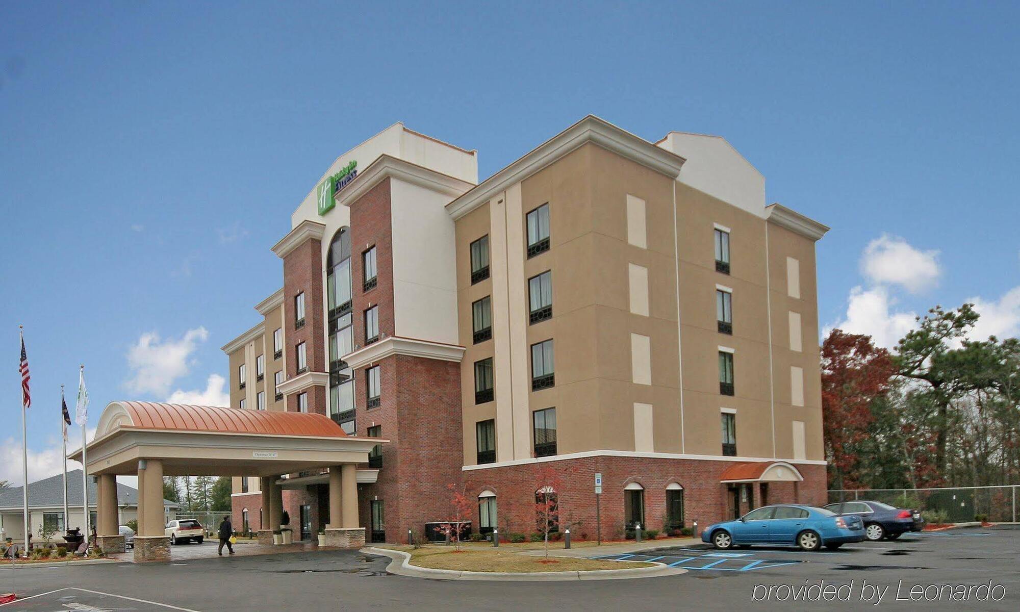 Holiday Inn Express Hotel & Suites Hope Mills-Fayetteville Airport, An Ihg Hotel Ngoại thất bức ảnh